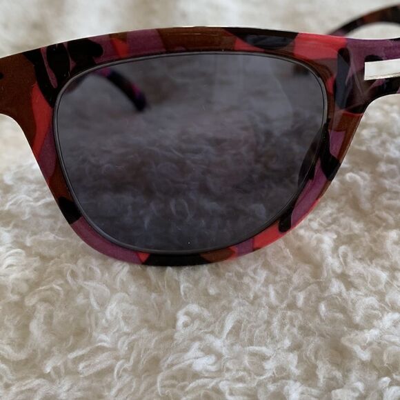 ‎Foster Grant Women's Pink Cateye Sunglasses - Picture 4 of 8
